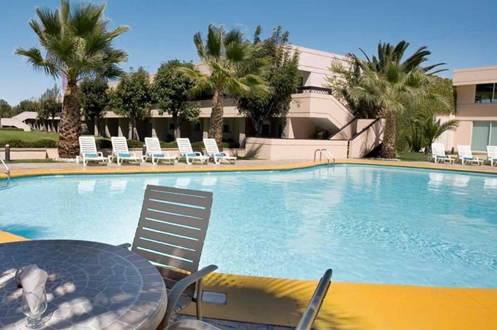 Fiesta Inn San Luis Potosi Glorieta Juarez Exterior foto